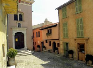 France 101 church courtyard