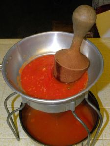 2010-08-26 029 sauce in colander
